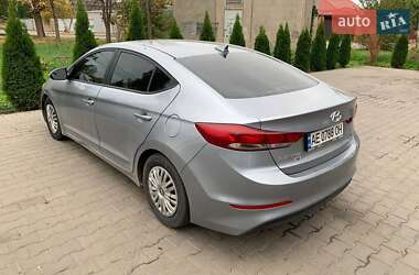 Седан Hyundai Elantra 2016 в Кривом Роге