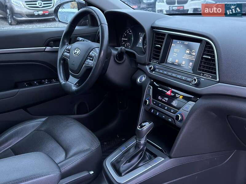 Седан Hyundai Elantra 2016 в Харькове