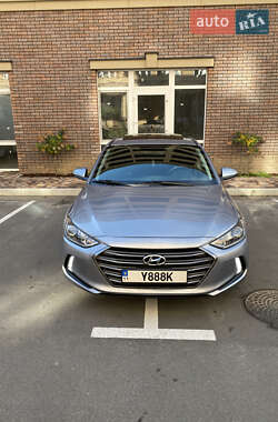 Седан Hyundai Elantra 2016 в  фото 4 Седан Hyundai Elantra 2016 в