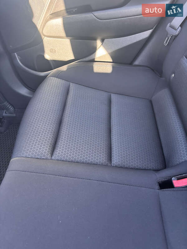 Седан Hyundai Elantra 2016 в Киеве