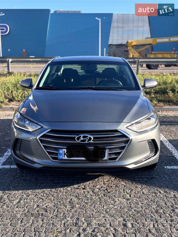 Седан Hyundai Elantra 2016 в Киеве