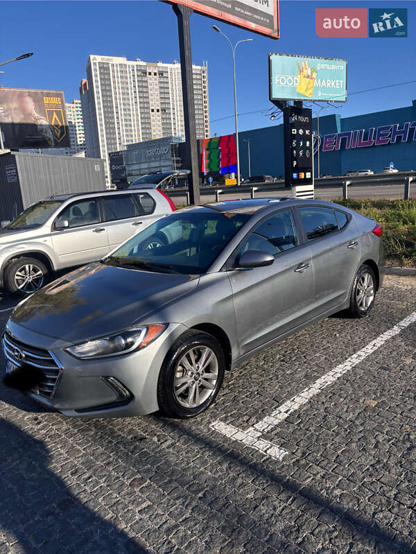 Седан Hyundai Elantra 2016 в Киеве