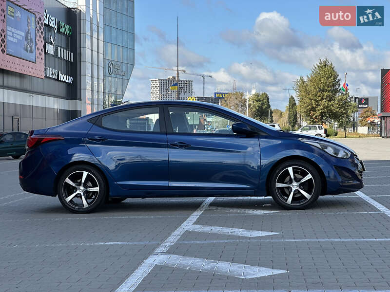 Седан Hyundai Elantra 2015 в Киеве