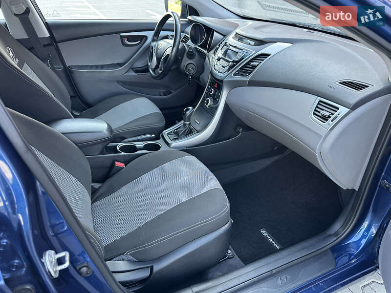 Седан Hyundai Elantra 2015 в Киеве