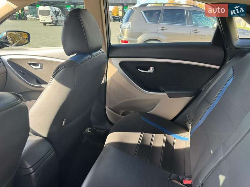Хетчбек Hyundai Elantra 2015 в Луцьку