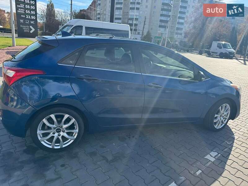 Хетчбек Hyundai Elantra 2015 в Луцьку