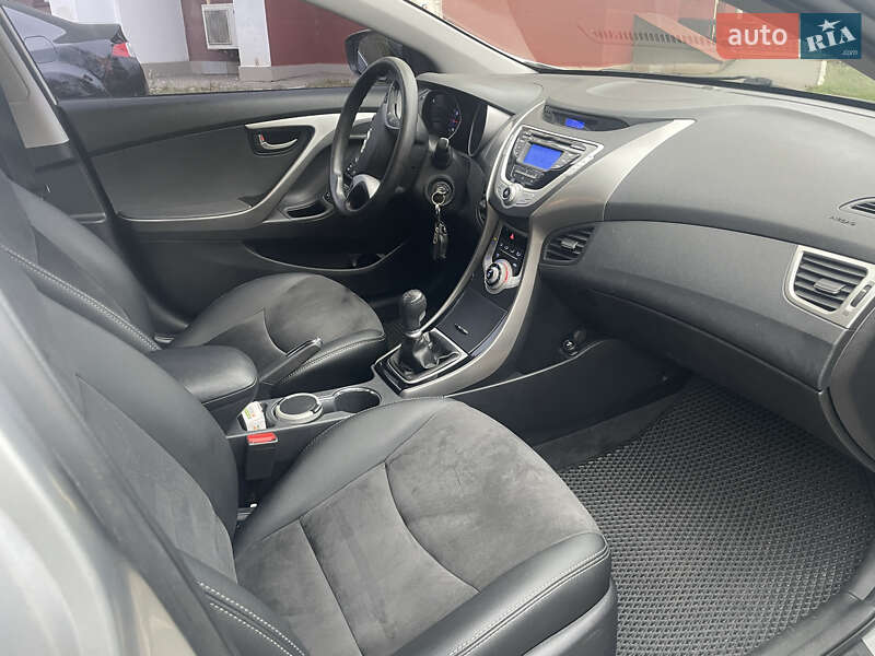 Седан Hyundai Elantra 2012 в Киеве фото 4 Седан Hyundai Elantra 2012 в Киеве