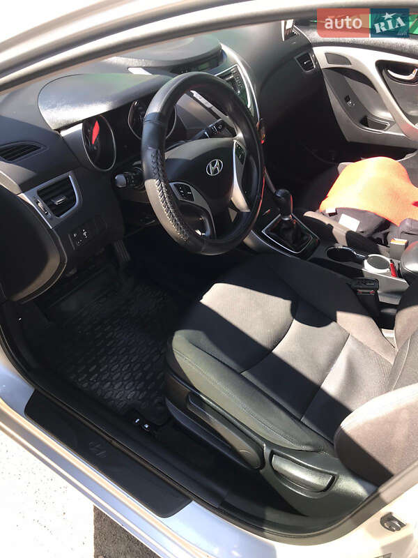 Седан Hyundai Elantra 2011 в Черновцах фото 4 Седан Hyundai Elantra 2011 в Черновцах