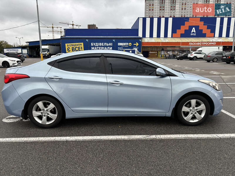 Седан Hyundai Elantra 2013 в Киеве