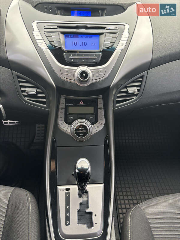 Седан Hyundai Elantra 2013 в Киеве