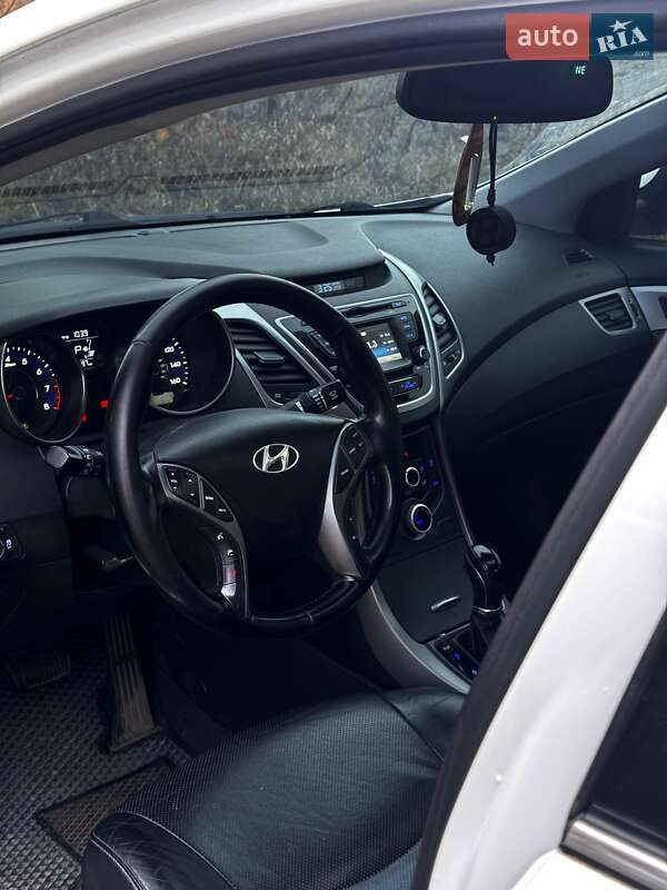 Седан Hyundai Elantra 2014 в Сумах