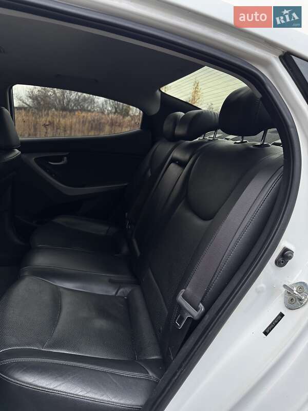 Седан Hyundai Elantra 2014 в Сумах