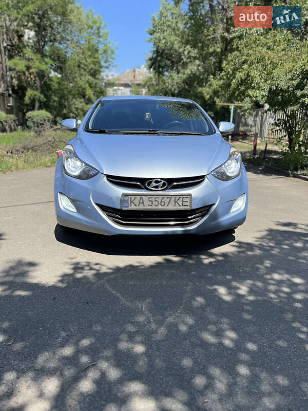 Седан Hyundai Elantra 2011 в Киеве