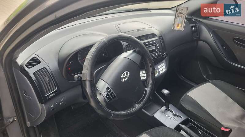 Седан Hyundai Elantra 2008 в Вознесенске