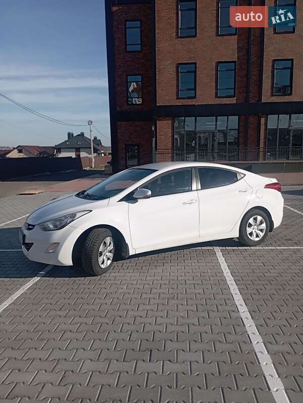 Hyundai Elantra 2012