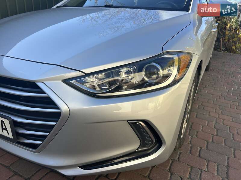 Седан Hyundai Elantra 2016 в Киеве