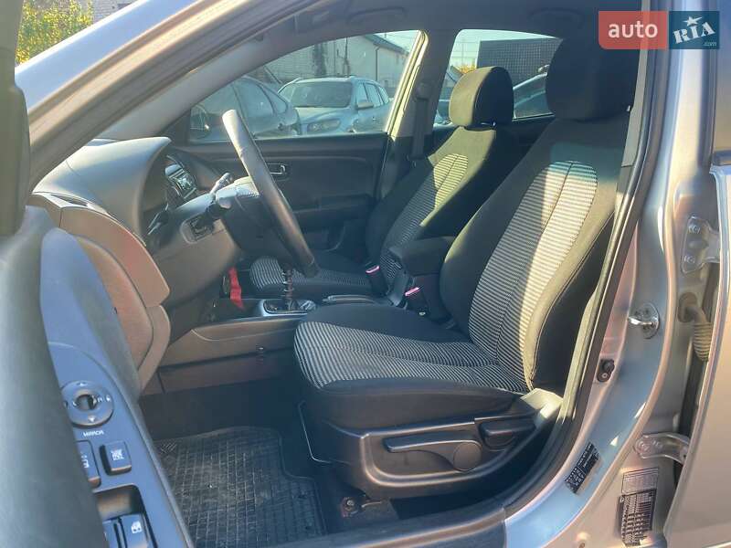 Седан Hyundai Elantra 2010 в Києві фото 9 Седан Hyundai Elantra 2010 в Києві