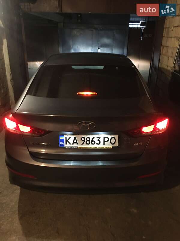 Седан Hyundai Elantra 2018 в Киеве