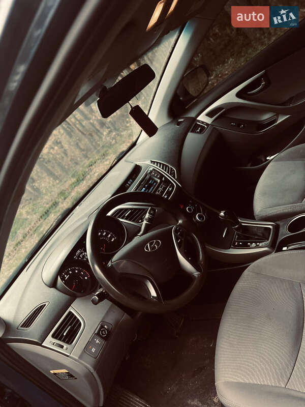 Седан Hyundai Elantra 2015 в Кременчуге фото 7 Седан Hyundai Elantra 2015 в Кременчуге