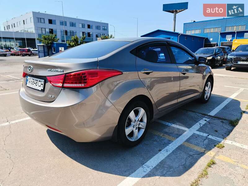 Седан Hyundai Elantra 2012 в Киеве