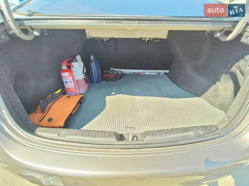 Седан Hyundai Elantra 2012 в Киеве