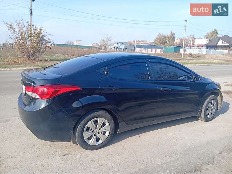 Седан Hyundai Elantra 2013 в Синельниково