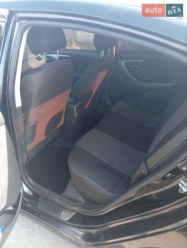 Седан Hyundai Elantra 2013 в Синельниково