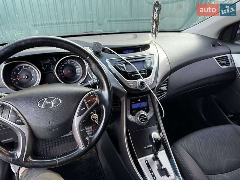 Седан Hyundai Elantra 2013 в Києві
