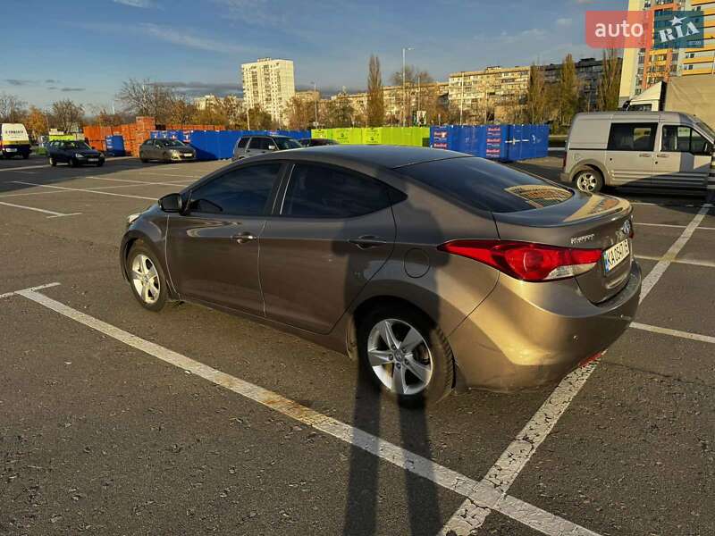 Седан Hyundai Elantra 2013 в Києві