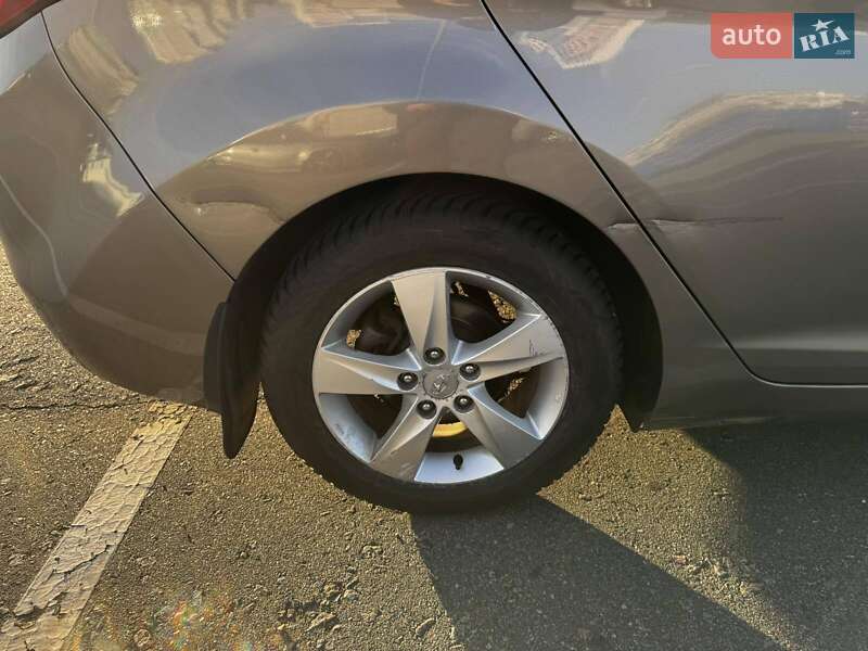 Седан Hyundai Elantra 2013 в Києві