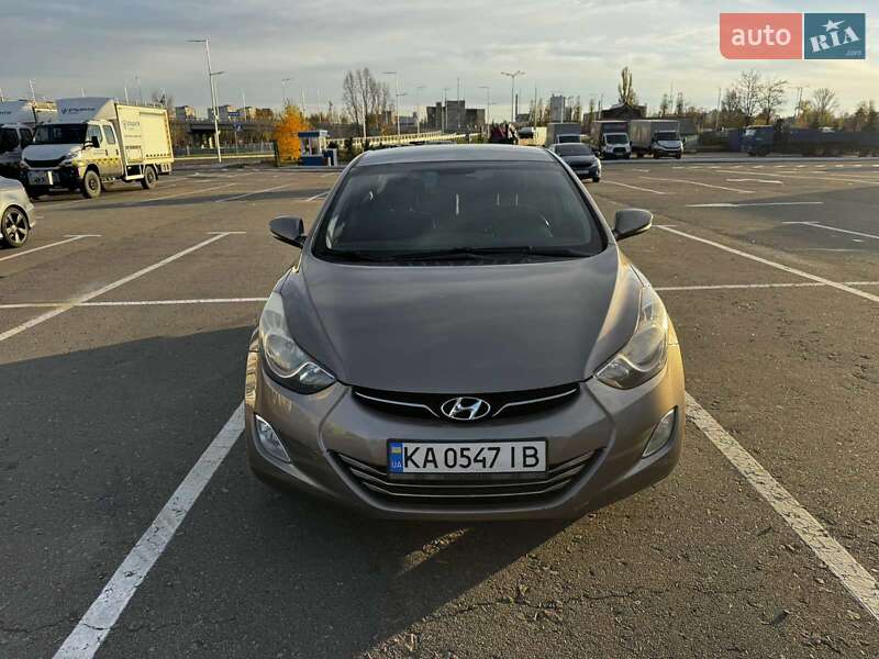 Седан Hyundai Elantra 2013 в Києві