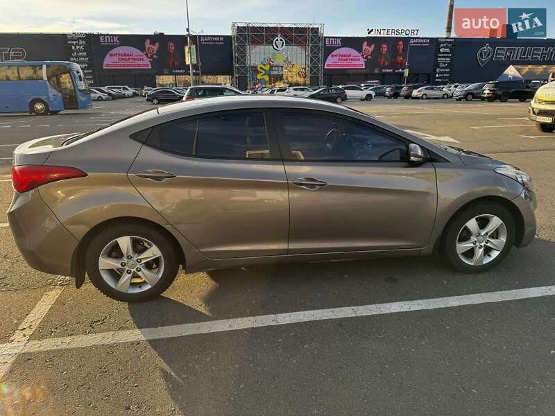 Седан Hyundai Elantra 2013 в Києві