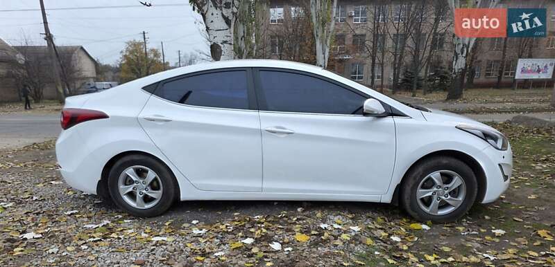 Седан Hyundai Elantra 2015 в Днепре