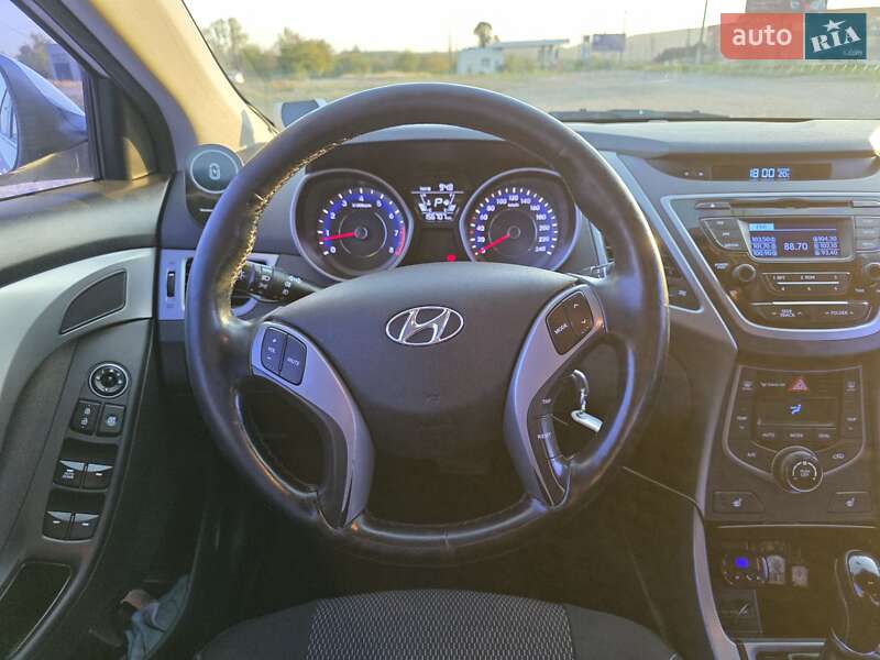 Седан Hyundai Elantra 2015 в Днепре