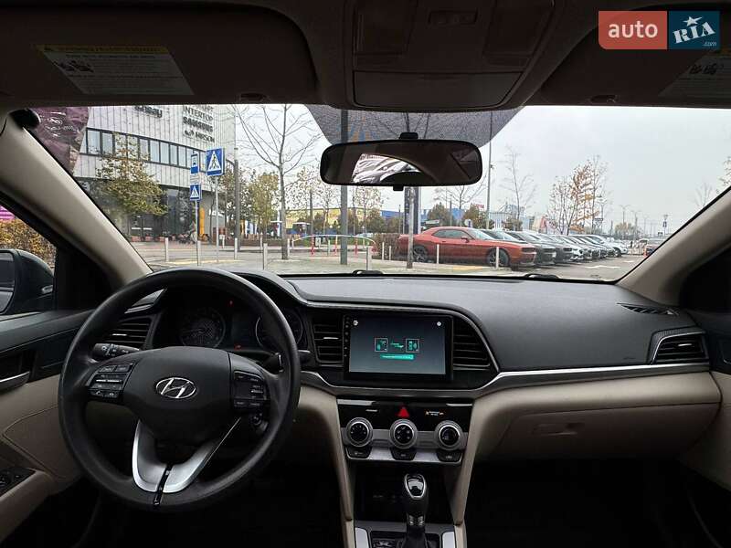 Седан Hyundai Elantra 2019 в Киеве