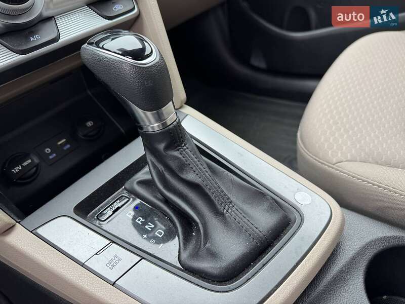 Седан Hyundai Elantra 2019 в Киеве