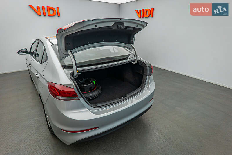 Седан Hyundai Elantra 2018 в Киеве