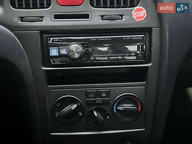 Седан Hyundai Elantra 2010 в Киеве