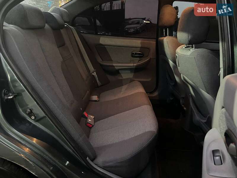 Седан Hyundai Elantra 2010 в Киеве