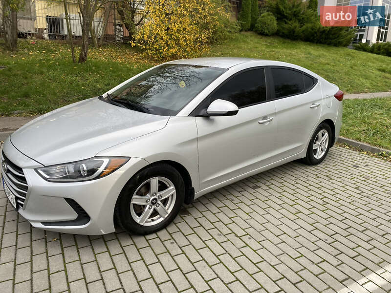 Седан Hyundai Elantra 2016 в Львове