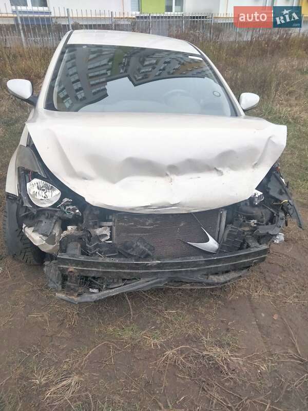 Hyundai Elantra 2013