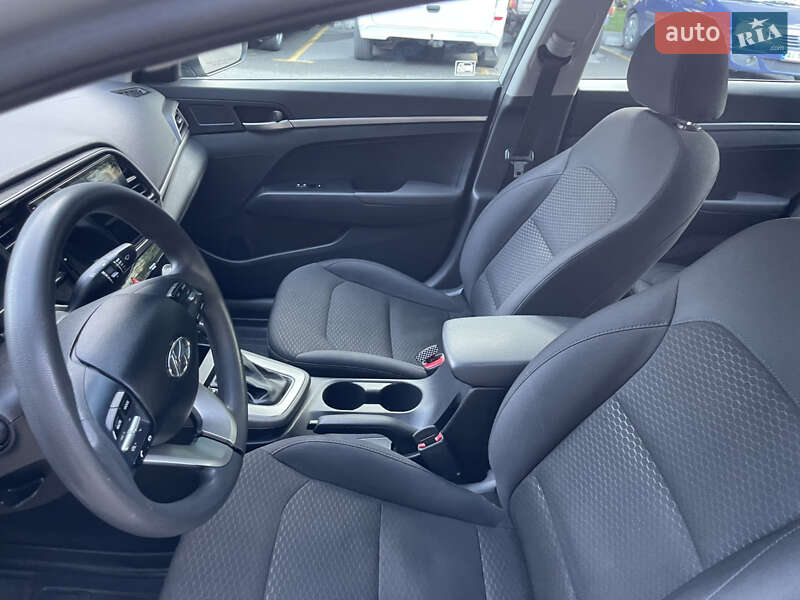 Седан Hyundai Elantra 2018 в Киеве