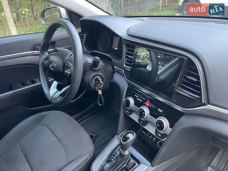 Седан Hyundai Elantra 2018 в Киеве