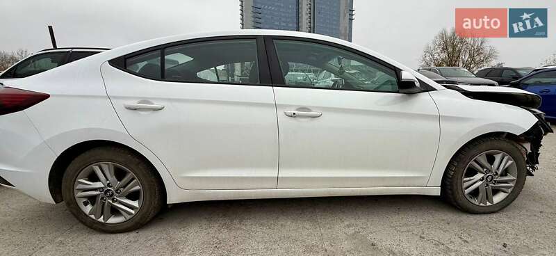 Седан Hyundai Elantra 2019 в Киеве