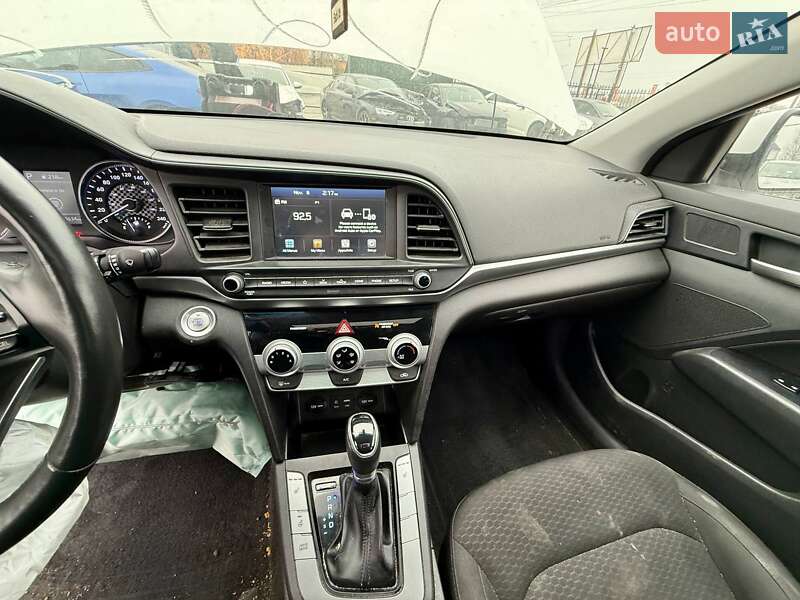 Седан Hyundai Elantra 2019 в Киеве