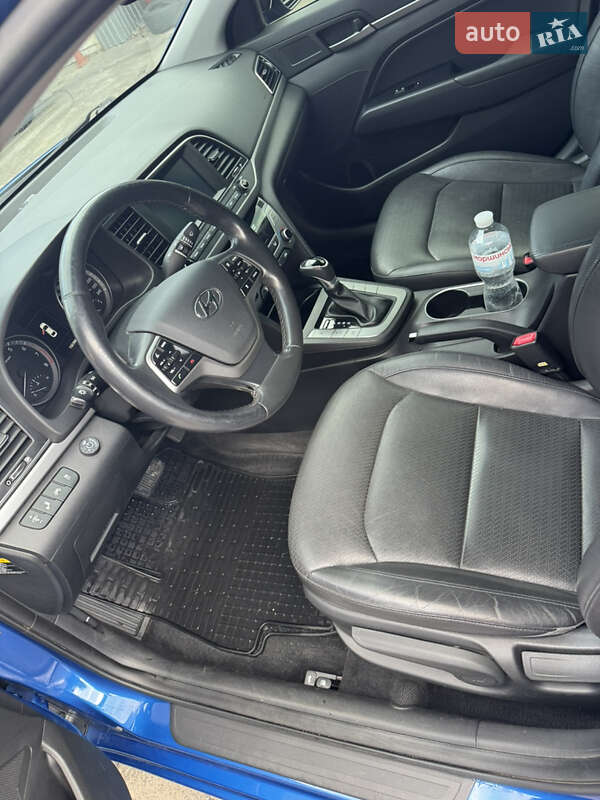 Седан Hyundai Elantra 2017 в Киеве