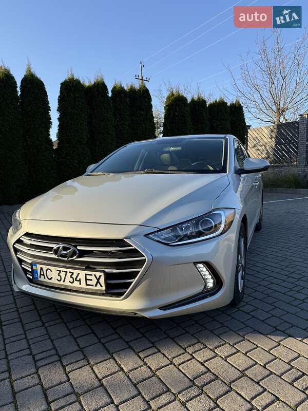 Седан Hyundai Elantra 2016 в Луцке