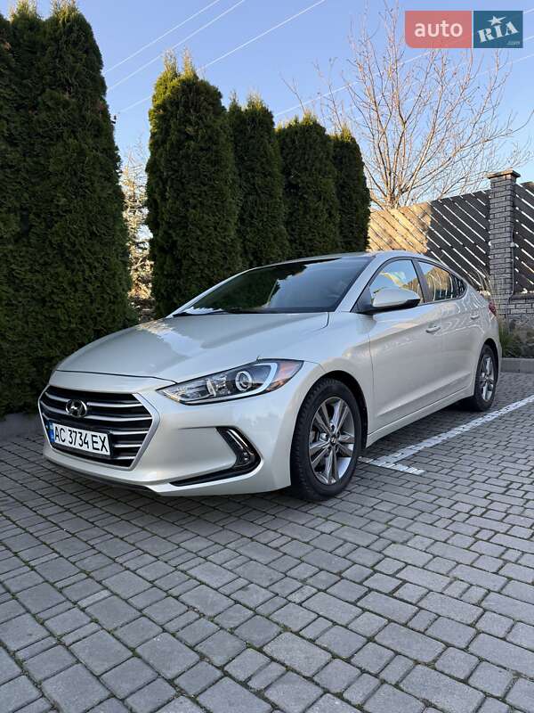 Седан Hyundai Elantra 2016 в Луцке