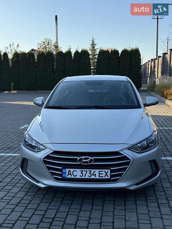 Седан Hyundai Elantra 2016 в Луцке