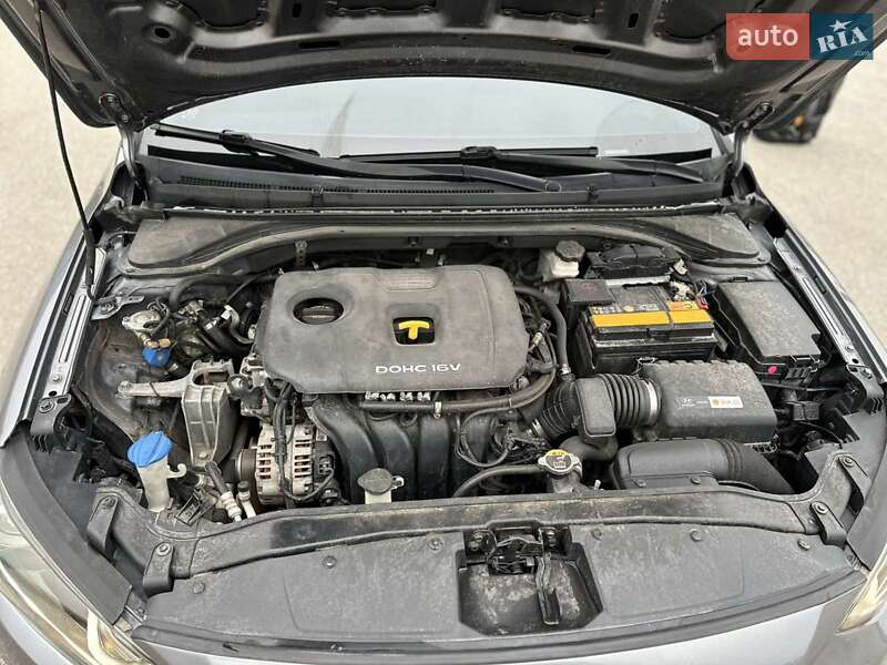 Седан Hyundai Elantra 2018 в Житомирі